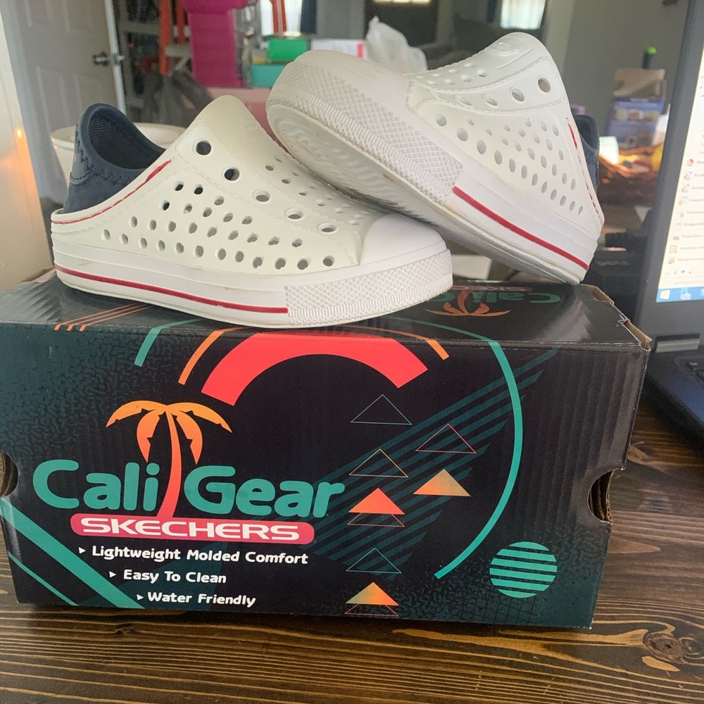 Sketchers shoes
